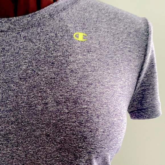 💜CHAMPION💜 T-Shirt in purple. Size medium. - Picture 5 of 8
